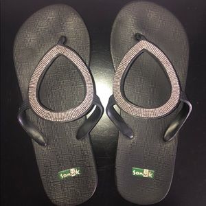 Sanük women’s flip flops size 7-8